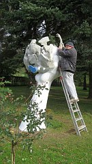 Arbeit an den Skulpturen 